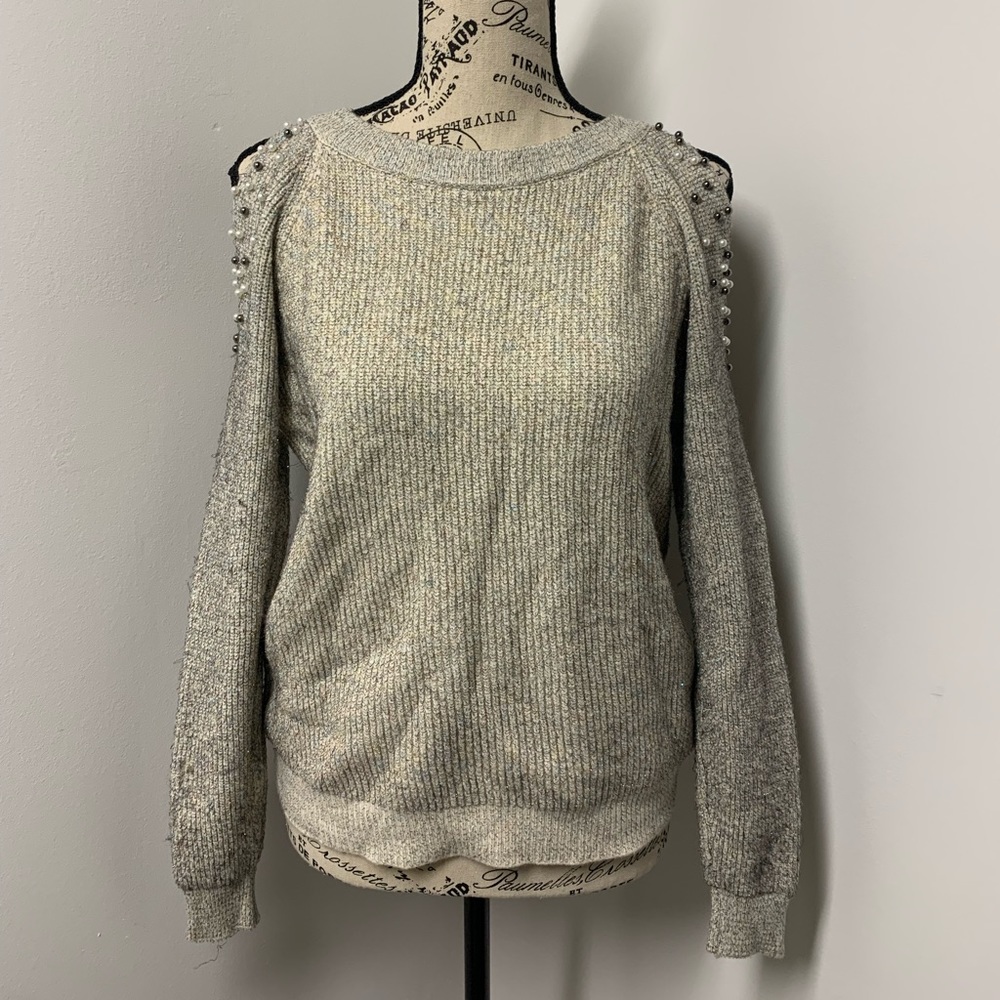 Exposed shoulder long sleeve top